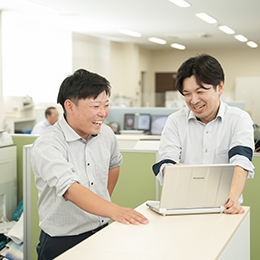 未経験でも安心！先輩と1年かけて業務を学べるOJT体制があるから、自信を持って一歩を踏み出せます。