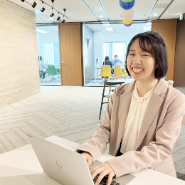残業は少なめで在宅勤務を取り入れている就業先もあるので、働きやすい職場環境です！