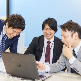 2人の新人に対して1人の先輩が永続的につくため、困ったときや分からないことがあるときも安心です！