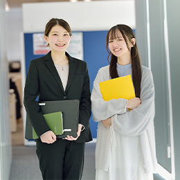 子育てと両立しているスタッフも多く、家庭やプライベートを大切にしながら働けます。