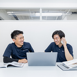 チームで業務を分担する効率のよいワークスタイル。事務作業も最小限で、残業も少なめ！