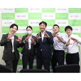 営業の平均年齢は33歳。チームワークを重視して働いています。親切な仲間ばかりなので、ご安心を♪