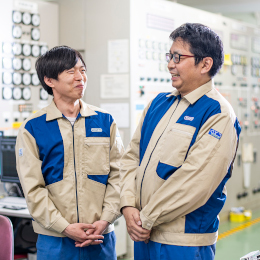はじめの半年間は先輩について回り業務を覚えます。段々と分かってくるので、焦らなくてOK！