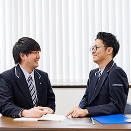 どの営業所にも複数の運行管理がいるので、困ったことがあれば、すぐに相談できる環境です。