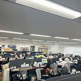 誰もが知る有名アーティスト等のライブグッズに関わります。好きなアーティストの担当になることも！？