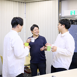 リラックスして働けるのも自社勤務の魅力です。