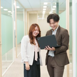 年齢の近い社員が集まっているほか、少人数のチーム制となっているため、コミュニケーションが盛んです。