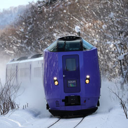 列車が遅れずに運行される“当たり前”の日常を守ることが、何よりのやりがいです！