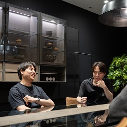 あなたと同じ未経験スタートの気さくな仲間が日々切磋琢磨。ガツガツする営業ではなく信頼関係が大事です。