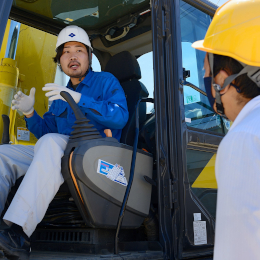 今までの知識を活かしながら、複雑な建機を扱う“日本有数”の整備士へチャレンジしてみませんか？