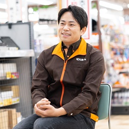 自分の提案で売場づくりができることが楽しい！お客様の反応を直接見ることができるので嬉しいです。