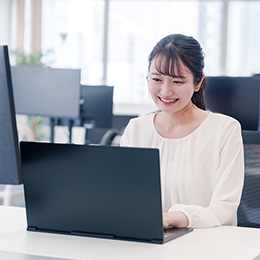 コールセンタースタッフや介護職、受付スタッフなど異業種出身の先輩が活躍中！未経験から成長できます！