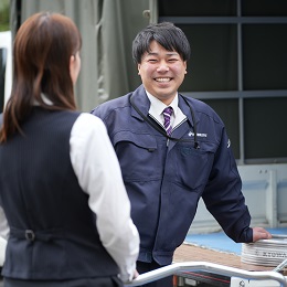 生活を支えるインフラ商材です。
業界屈指の取引数で社会貢献、大きなやりがいが実感出来ます！