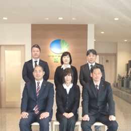 売るというよりも、ご遺族様に寄り添う仕事。聞き上手な方にはピッタリです。（門真店）