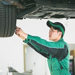 一つひとつの作業を大切に、丁寧に。愛車を大切にするお客様の気持ちになって整備します。