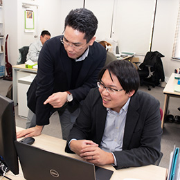 入社後は、一緒に案件を進めながら少しずつ慣れていただきますのでご安心ください。