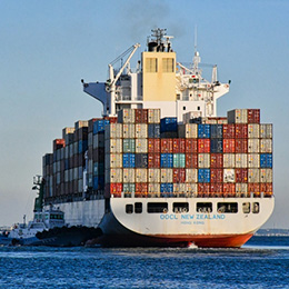 日中間貿易の海上輸送取扱量は業界トップクラス！事業の安定性もバッチリで、業績も拡大中です。