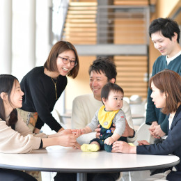 【家族も、自分も大切にできる】子育て中のメンバーも多数活躍中！温かく支え合える風土があります。