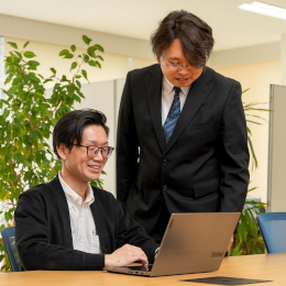 周りにはエンジニアの先輩がいるので、分からないことがあっても気軽に質問できます。