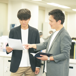 オフィスカジュアル、テレワーク、スライドワーク制度などを導入。働きやすい環境です。