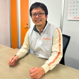 忙しい中でインタビューに時間を取ってくださった荘司さんです。現在は副所長への昇格が目標とのことです！