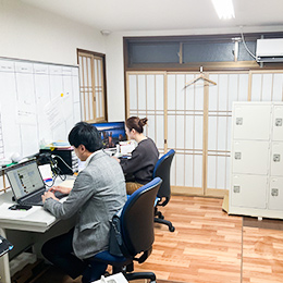 【働きやすい環境】「仕事や生活を通して全ての人を幸せにすること」をモットーに掲げています。