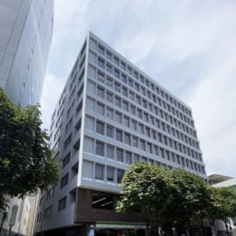 三ノ宮駅から徒歩約10分、貿易センター駅から徒歩30秒の好立地！解放的なオフィスで働きませんか？
