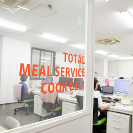 明るく開放的なオフィス。メンバー同士の交流も活発で、お互いに高め合える環境です。