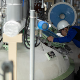 大きな機械を操作できるのも面白さの一つ。迫力のある空間はとてもワクワクします！