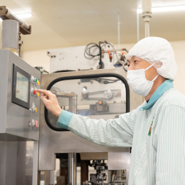 最初は食品製造の知識ゼロでもOK！必要なことは入社後の研修でしっかり学べます。