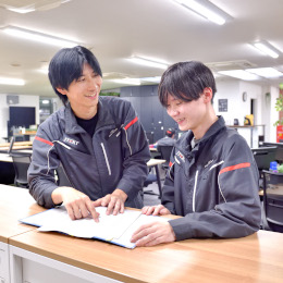 先輩社員が基礎からしっかりお教えします！チームリーダーとキャリアの相談も気軽にできる雰囲気です◎