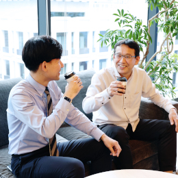気さくな仲間が多く、上司とも気軽に交流できる雰囲気。皆で一丸となってプレナスブランドを支えています。
