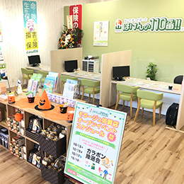 店内の雰囲気は明るく柔らか。季節に合わせた装飾や、お客さまに楽しくご来店いただける工夫をしています。