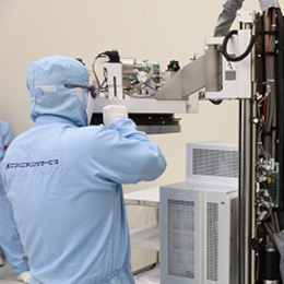 大手半導体メーカー出身の熟練技術者が研修を担当。最先端の機器を扱える技術を身につけられます。