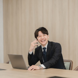 リモート勤務・分業制と、営業に専念しやすい環境。困ったことも、オンラインで即解決できるため安心です。