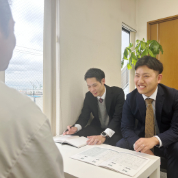 訪問は対面が中心。お客さまと顔を合わせて関係性を築けることもやりがいです。