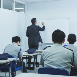 入社後に研修を通して業務の基礎や関連する法令・安全に関する知識などを学べるので未経験でも安心です！