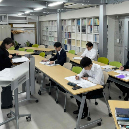 勉強会充実。日々知識を高めあっています。
