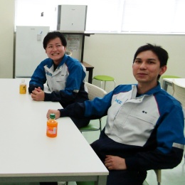 休憩時間には、どこからともなく笑い声が。そんな居心地の良さも魅力。