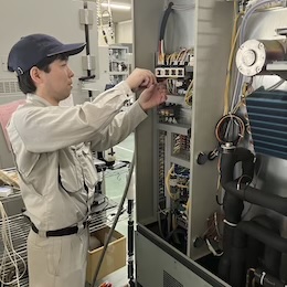 自動車、家電、半導体など、世界に誇る日本の技術を支える。産業がある限り、なくならない仕事です。