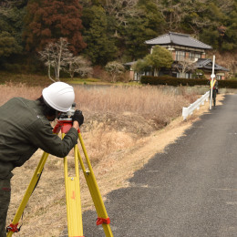 正確な測量があってこそ、建物や道路、橋などが安全かつ確実に建設できるのです。