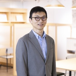 完全週休2日、土日祝休み。有休も取得しやすい環境です。
子育て中の社員も多数在籍しています！