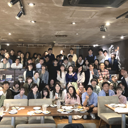 新卒歓迎イベントや社内サークル活動が活発で社員同士のコミュニケーションも◎