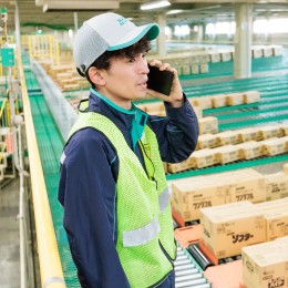 誰もが一度は手にしたことのある花王製品の物流を支える、現場をまとめる重要なポジションです。