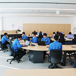 外部講習・社内研修、リサイクル施設の見学などもおこなっています。