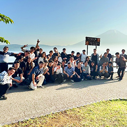 結束力も強く「この仲間たちと頑張りたい」と思える雰囲気にあふれた会社です。