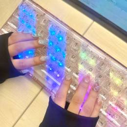 ネイル・服装・髪型・髪色全て自由！オシャレに自分らしく働けます♪