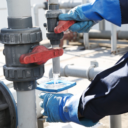 排水処理設備・再生水生成装置等の施工・保守を通じてお客様の事業成長に貢献しています。