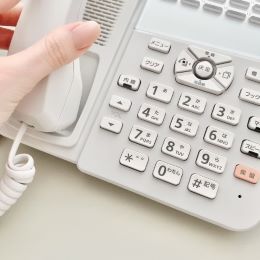 電話の応対は、会社の顔と言えるポジション。まずは元気にあいさつできればOKです！