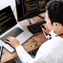 残業時間は少なめで、お休みもしっかり確保。オンオフのメリハリをつけて働けます。